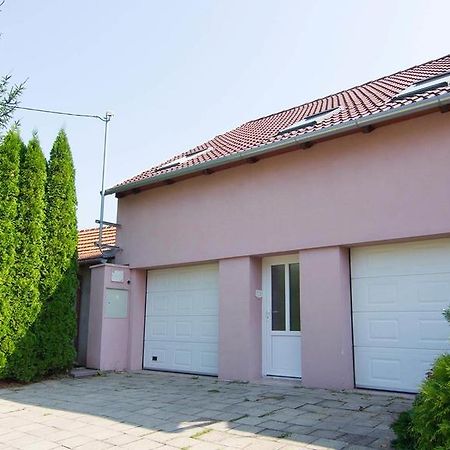 Apartmán Cabernet Velké Pavlovice Exterior foto